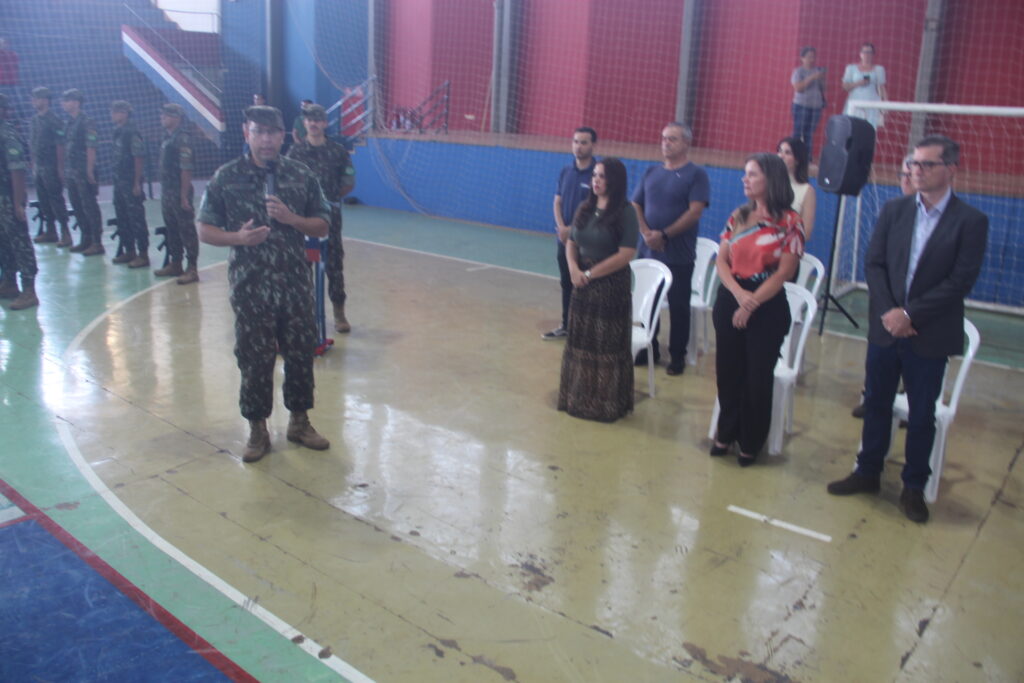 Cerimônia de juramento à Bandeira reforça civismo e compromisso dos jovens três-lagoenses