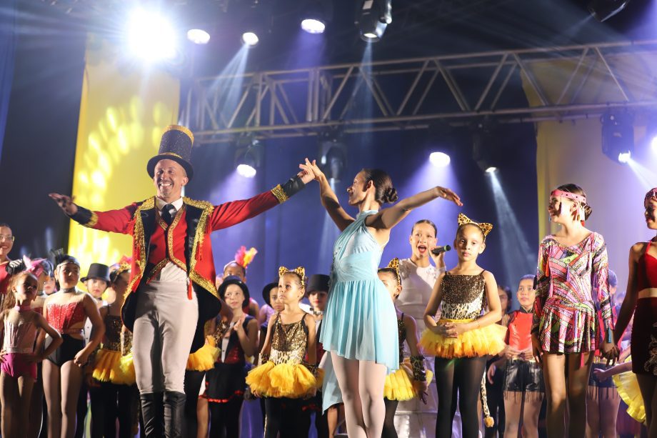 Espetáculo “Circus” encanta público e reúne mais de 300 bailarinas no Natal Encantado 2025 de Três Lagoas
