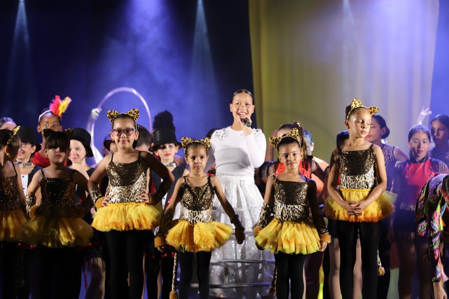 Espetáculo “Circus” encanta público e reúne mais de 300 bailarinas no Natal Encantado 2025 de Três Lagoas