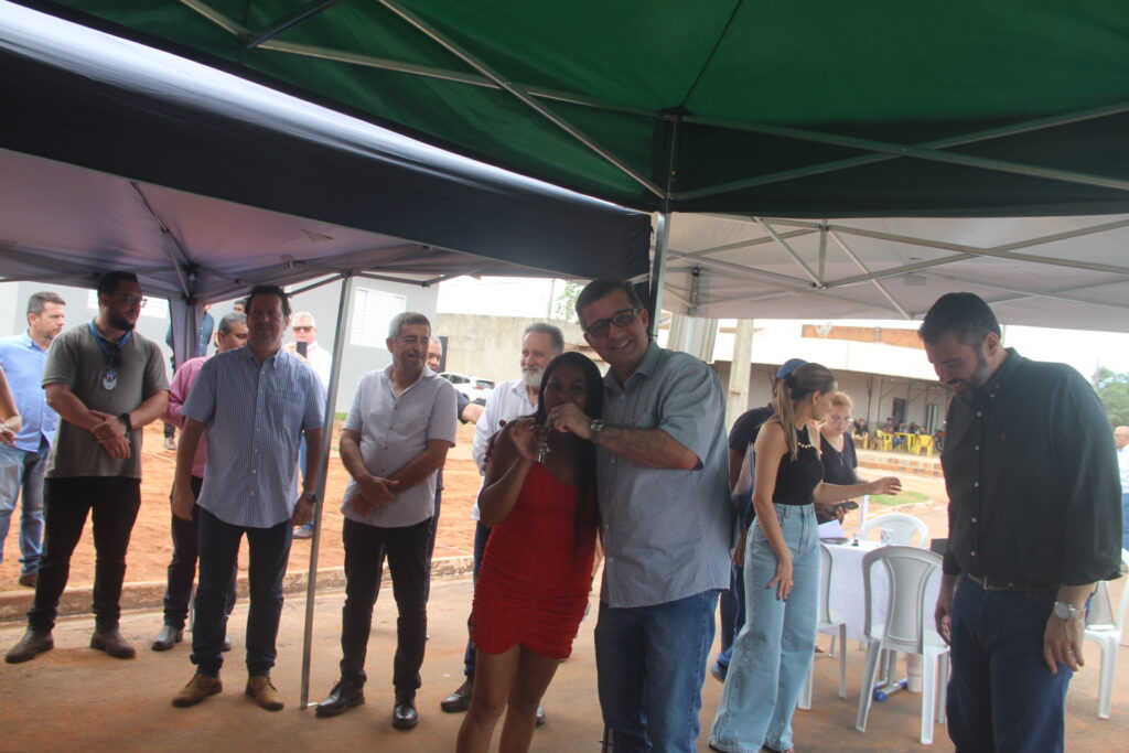 Sonho da Casa Própria: Prefeitura realiza entrega de 20 novas unidades habitacionais em Três Lagoas Sonho da Casa Própria: Prefeitura realiza entrega de 20 novas unidades habitacionais em Três Lagoas