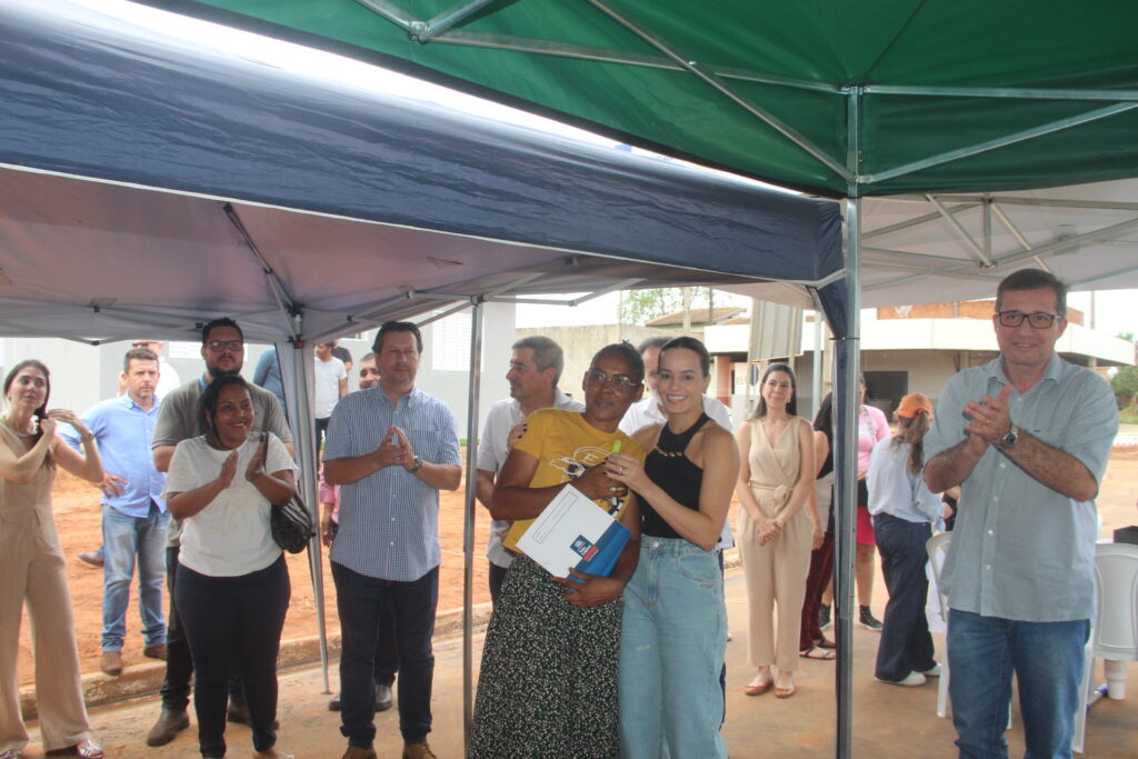 Sonho da Casa Própria: Prefeitura realiza entrega de 20 novas unidades habitacionais em Três Lagoas Sonho da Casa Própria: Prefeitura realiza entrega de 20 novas unidades habitacionais em Três Lagoas