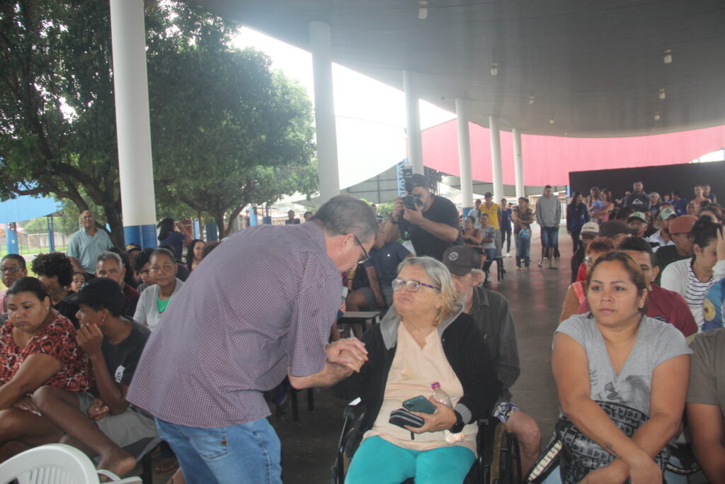 Prefeito Dr. Cassiano Maia dá continuidade às entregas de cestas básicas em Três Lagoas Prefeito Dr. Cassiano Maia dá continuidade às entregas de cestas básicas em Três Lagoas