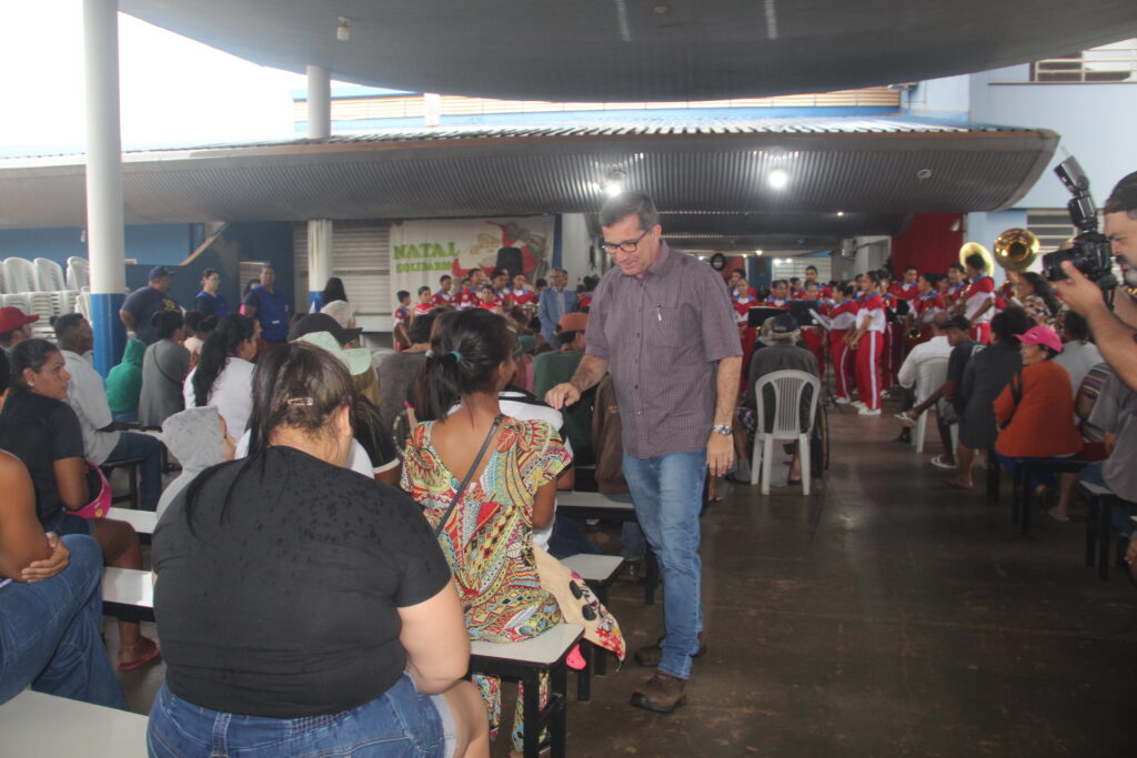 Prefeito Dr. Cassiano Maia dá continuidade às entregas de cestas básicas em Três Lagoas Prefeito Dr. Cassiano Maia dá continuidade às entregas de cestas básicas em Três Lagoas