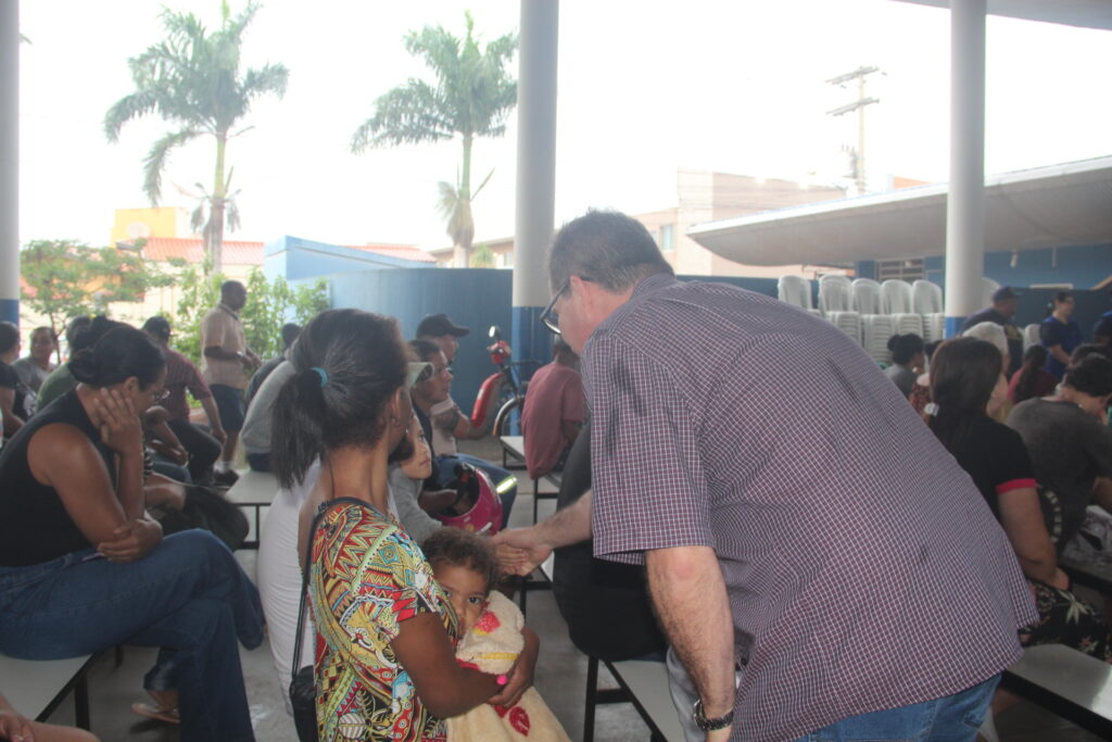 Prefeito Dr. Cassiano Maia dá continuidade às entregas de cestas básicas em Três Lagoas Prefeito Dr. Cassiano Maia dá continuidade às entregas de cestas básicas em Três Lagoas