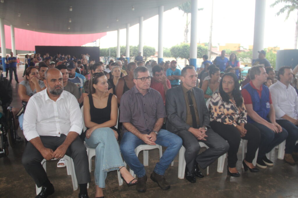 Prefeito Dr. Cassiano Maia dá continuidade às entregas de cestas básicas em Três Lagoas Prefeito Dr. Cassiano Maia dá continuidade às entregas de cestas básicas em Três Lagoas