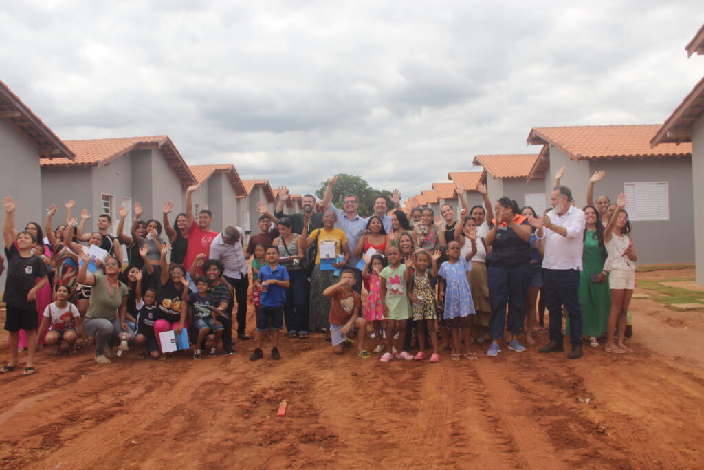 Sonho da Casa Própria: Prefeitura realiza entrega de 20 novas unidades habitacionais em Três Lagoas Sonho da Casa Própria: Prefeitura realiza entrega de 20 novas unidades habitacionais em Três Lagoas