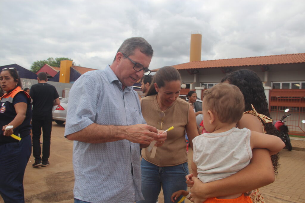 Magia, sorrisos e esperança marcam entrega de brinquedos em Três Lagoas Magia, sorrisos e esperança marcam entrega de brinquedos em Três Lagoas