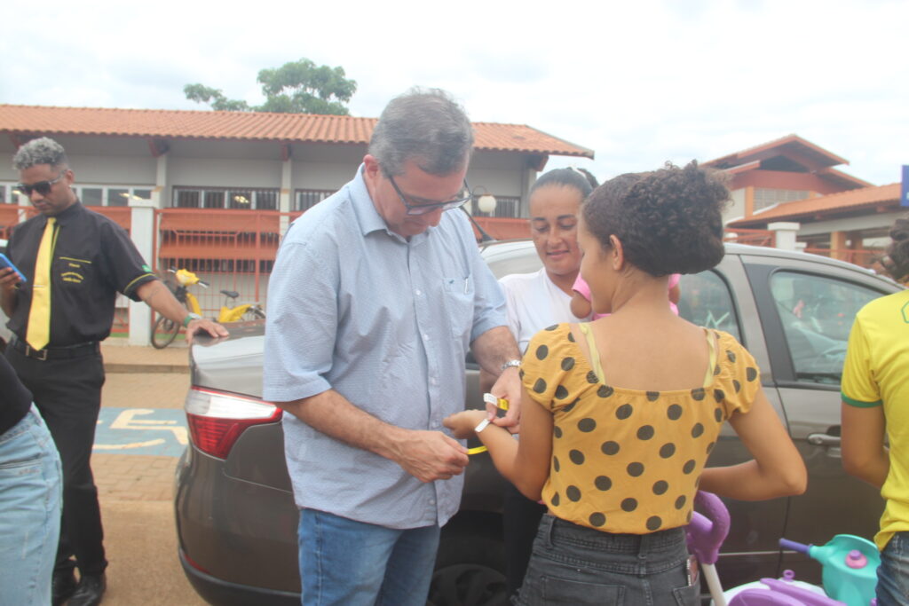 Magia, sorrisos e esperança marcam entrega de brinquedos em Três Lagoas Magia, sorrisos e esperança marcam entrega de brinquedos em Três Lagoas