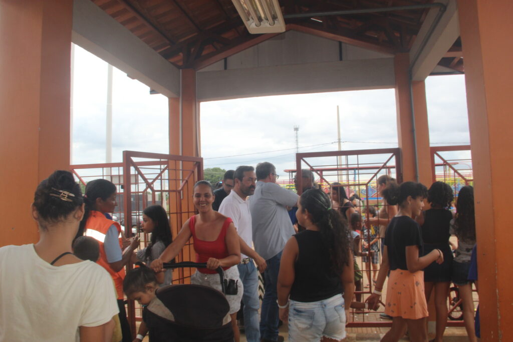 Magia, sorrisos e esperança marcam entrega de brinquedos em Três Lagoas Magia, sorrisos e esperança marcam entrega de brinquedos em Três Lagoas