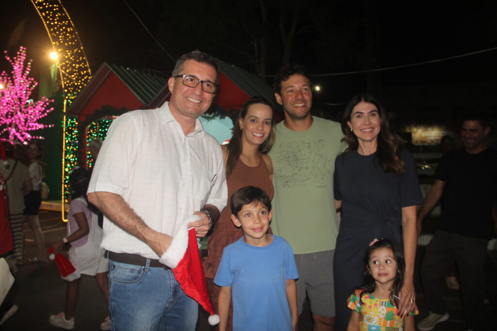 Papai Noel chega em grande estilo e emociona milhares na abertura oficial do Natal Encantado 2025 em Três Lagoas