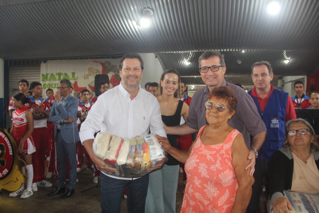 Prefeito Dr. Cassiano Maia dá continuidade às entregas de cestas básicas em Três Lagoas Prefeito Dr. Cassiano Maia dá continuidade às entregas de cestas básicas em Três Lagoas