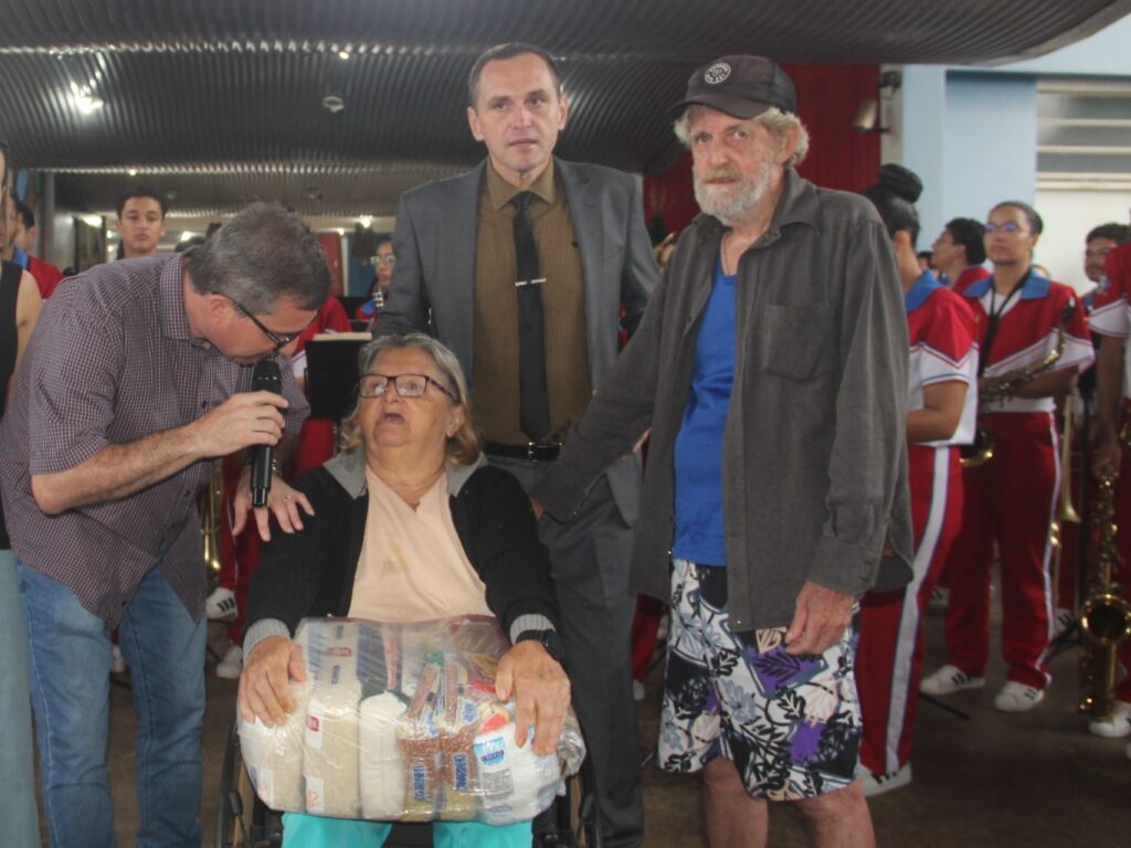 Prefeito Dr. Cassiano Maia dá continuidade às entregas de cestas básicas em Três Lagoas Prefeito Dr. Cassiano Maia dá continuidade às entregas de cestas básicas em Três Lagoas