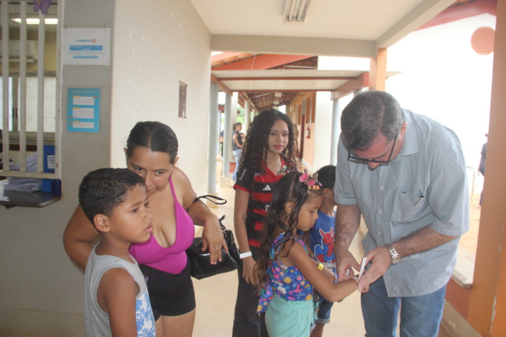 Magia, sorrisos e esperança marcam entrega de brinquedos em Três Lagoas Magia, sorrisos e esperança marcam entrega de brinquedos em Três Lagoas