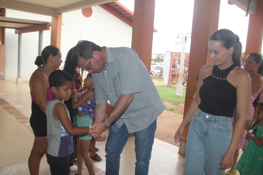 Magia, sorrisos e esperança marcam entrega de brinquedos em Três Lagoas Magia, sorrisos e esperança marcam entrega de brinquedos em Três Lagoas
