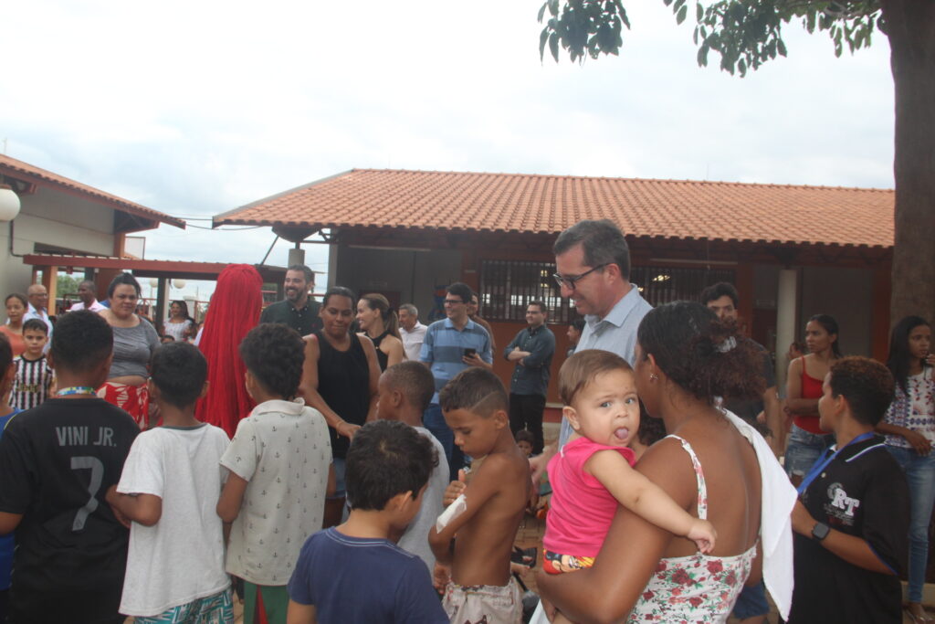Magia, sorrisos e esperança marcam entrega de brinquedos em Três Lagoas Magia, sorrisos e esperança marcam entrega de brinquedos em Três Lagoas