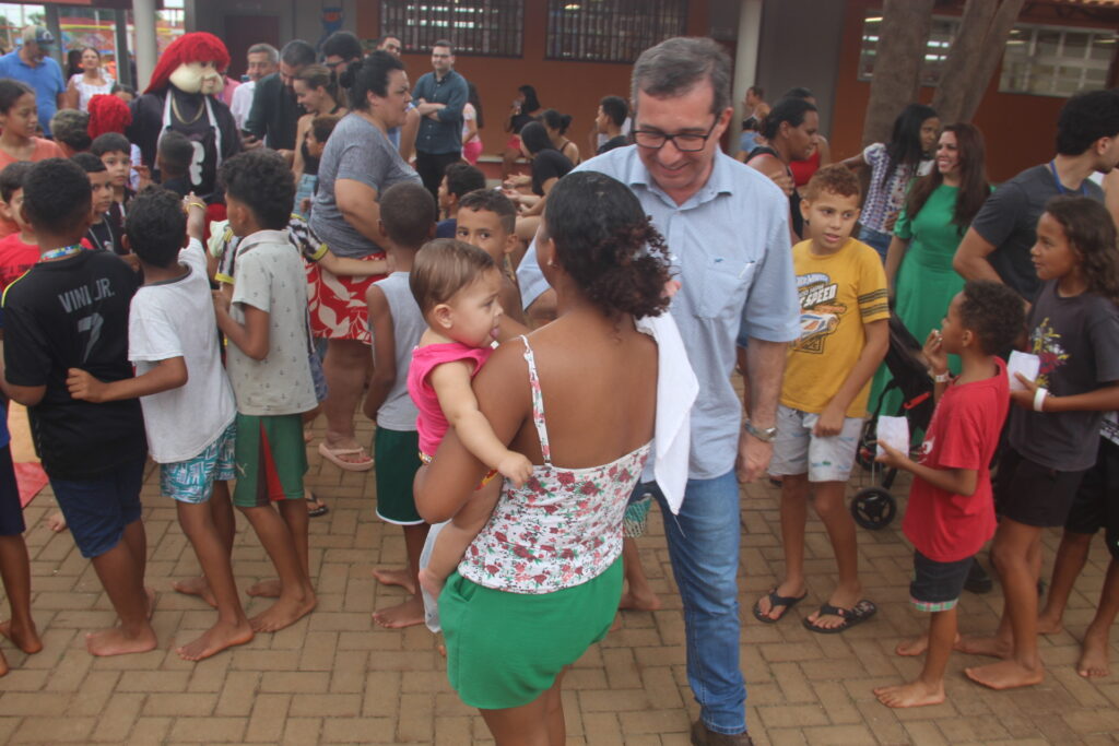 Magia, sorrisos e esperança marcam entrega de brinquedos em Três Lagoas Magia, sorrisos e esperança marcam entrega de brinquedos em Três Lagoas