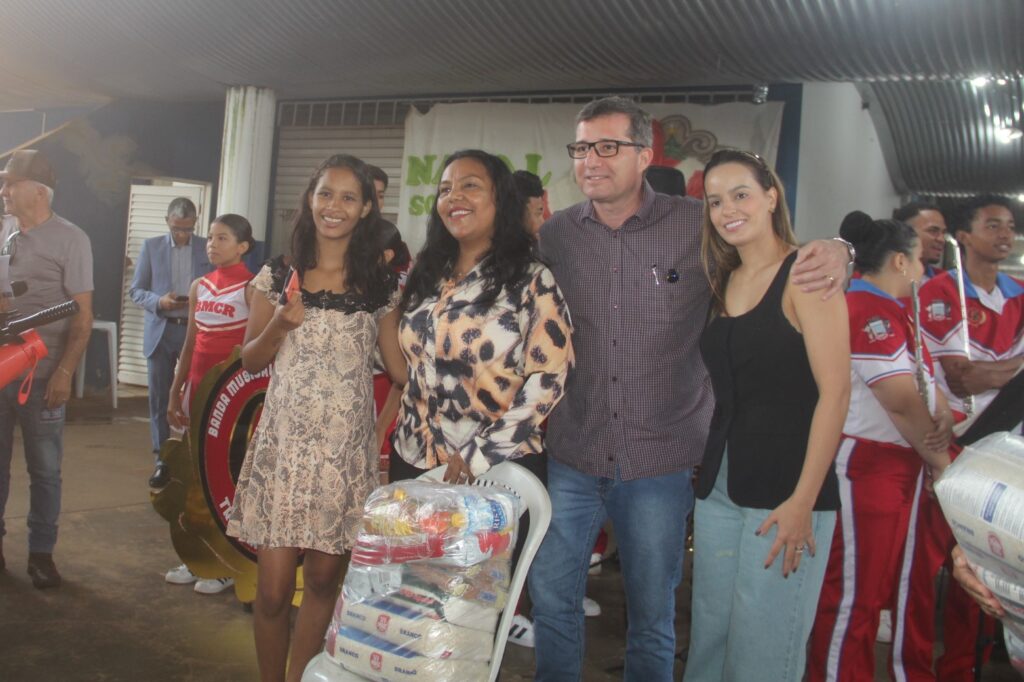 Prefeito Dr. Cassiano Maia dá continuidade às entregas de cestas básicas em Três Lagoas Prefeito Dr. Cassiano Maia dá continuidade às entregas de cestas básicas em Três Lagoas