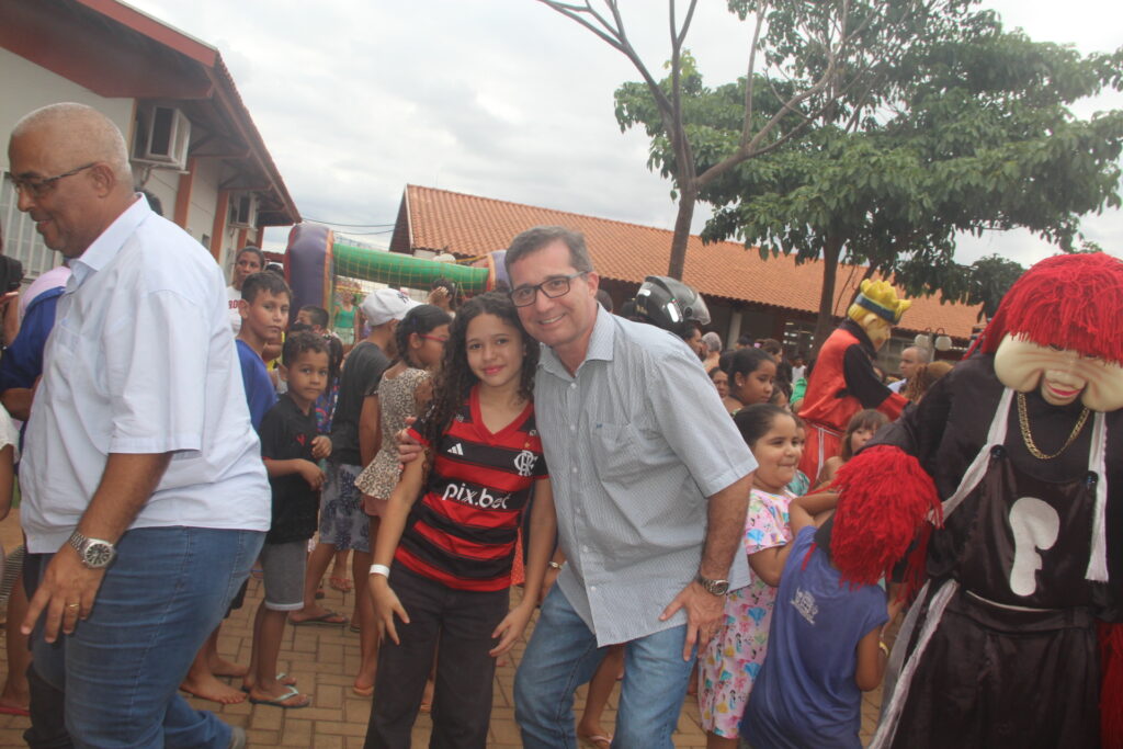 Magia, sorrisos e esperança marcam entrega de brinquedos em Três Lagoas Magia, sorrisos e esperança marcam entrega de brinquedos em Três Lagoas