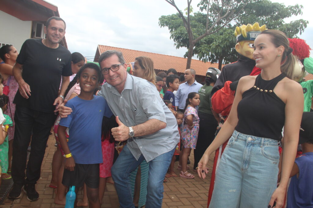 Magia, sorrisos e esperança marcam entrega de brinquedos em Três Lagoas Magia, sorrisos e esperança marcam entrega de brinquedos em Três Lagoas