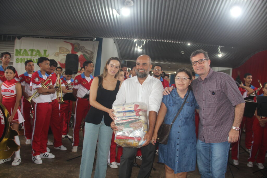 Prefeito Dr. Cassiano Maia dá continuidade às entregas de cestas básicas em Três Lagoas Prefeito Dr. Cassiano Maia dá continuidade às entregas de cestas básicas em Três Lagoas