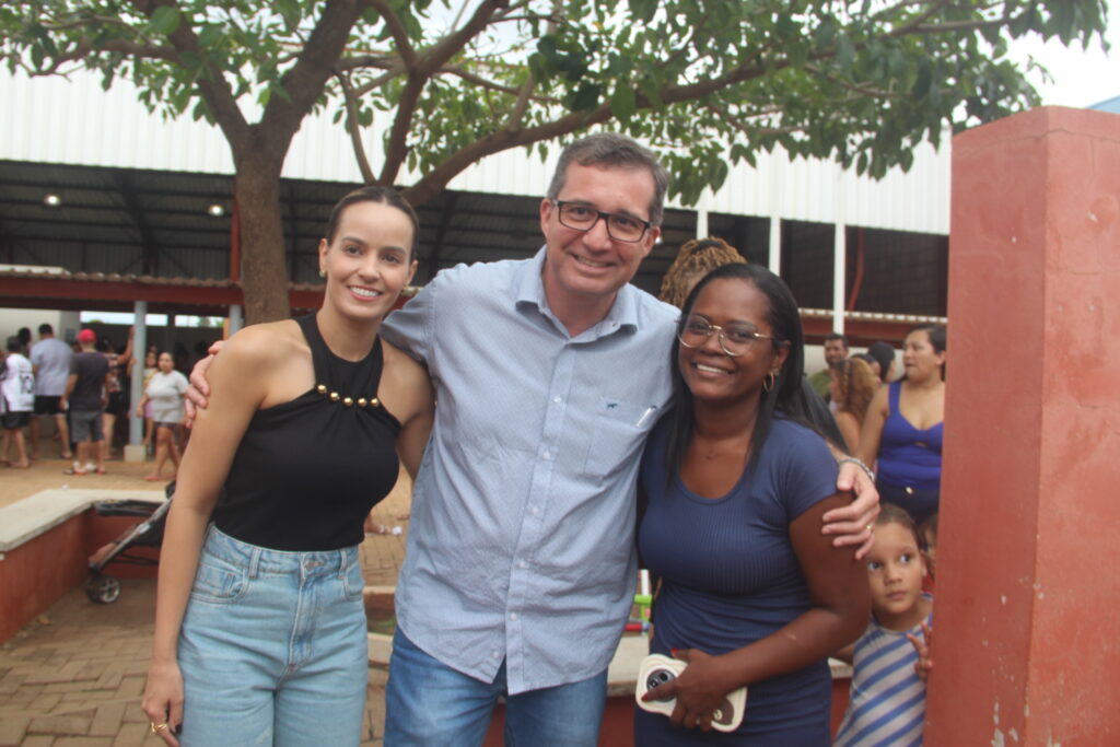 Magia, sorrisos e esperança marcam entrega de brinquedos em Três Lagoas Magia, sorrisos e esperança marcam entrega de brinquedos em Três Lagoas