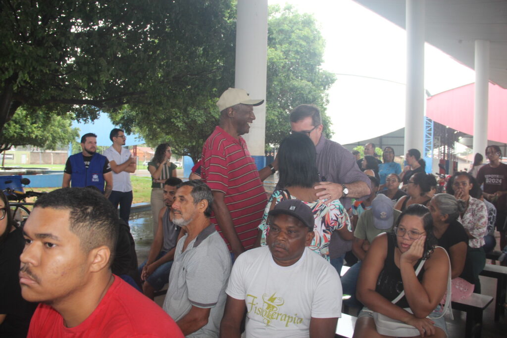 Prefeito Dr. Cassiano Maia dá continuidade às entregas de cestas básicas em Três Lagoas Prefeito Dr. Cassiano Maia dá continuidade às entregas de cestas básicas em Três Lagoas