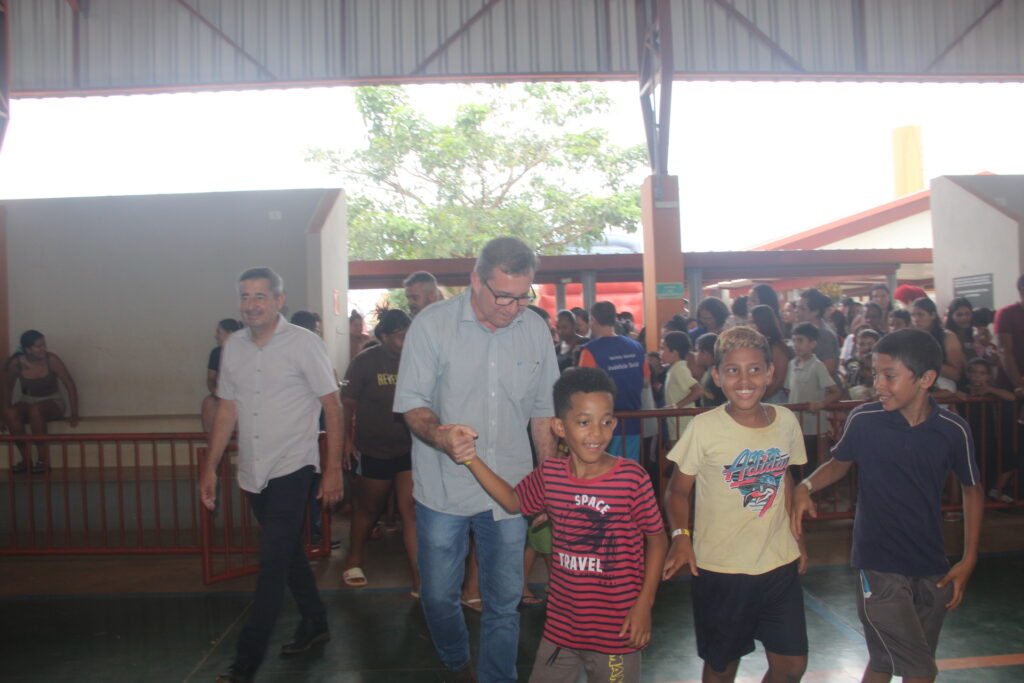 Magia, sorrisos e esperança marcam entrega de brinquedos em Três Lagoas Magia, sorrisos e esperança marcam entrega de brinquedos em Três Lagoas