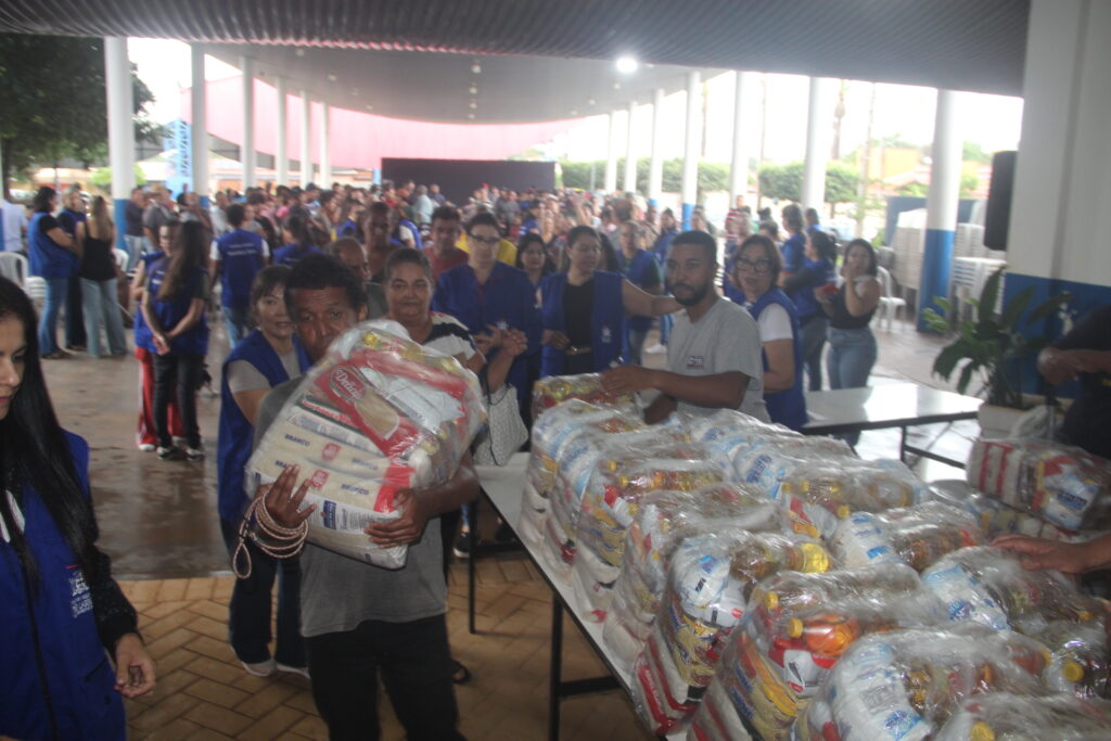 Prefeito Dr. Cassiano Maia dá continuidade às entregas de cestas básicas em Três Lagoas Prefeito Dr. Cassiano Maia dá continuidade às entregas de cestas básicas em Três Lagoas