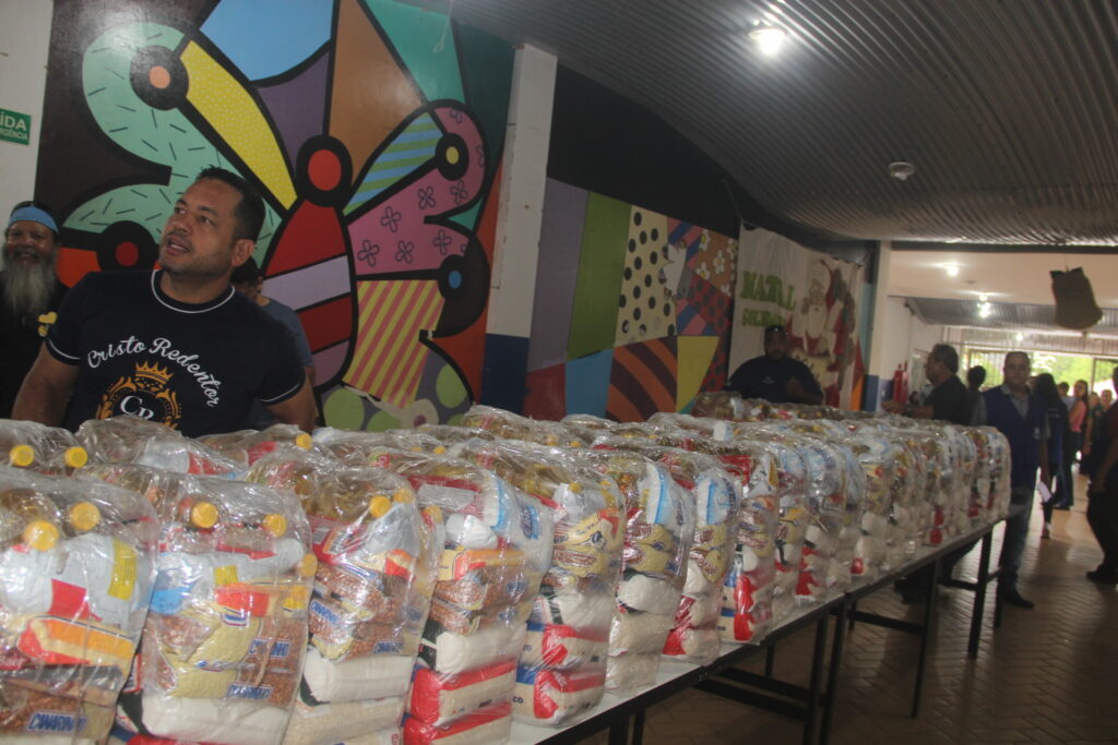 Prefeito Dr. Cassiano Maia dá continuidade às entregas de cestas básicas em Três Lagoas Prefeito Dr. Cassiano Maia dá continuidade às entregas de cestas básicas em Três Lagoas