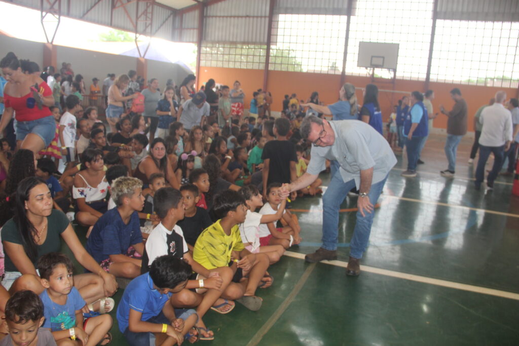 Magia, sorrisos e esperança marcam entrega de brinquedos em Três Lagoas Magia, sorrisos e esperança marcam entrega de brinquedos em Três Lagoas