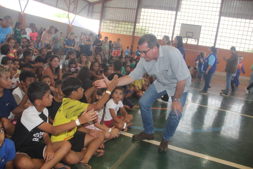 Magia, sorrisos e esperança marcam entrega de brinquedos em Três Lagoas Magia, sorrisos e esperança marcam entrega de brinquedos em Três Lagoas