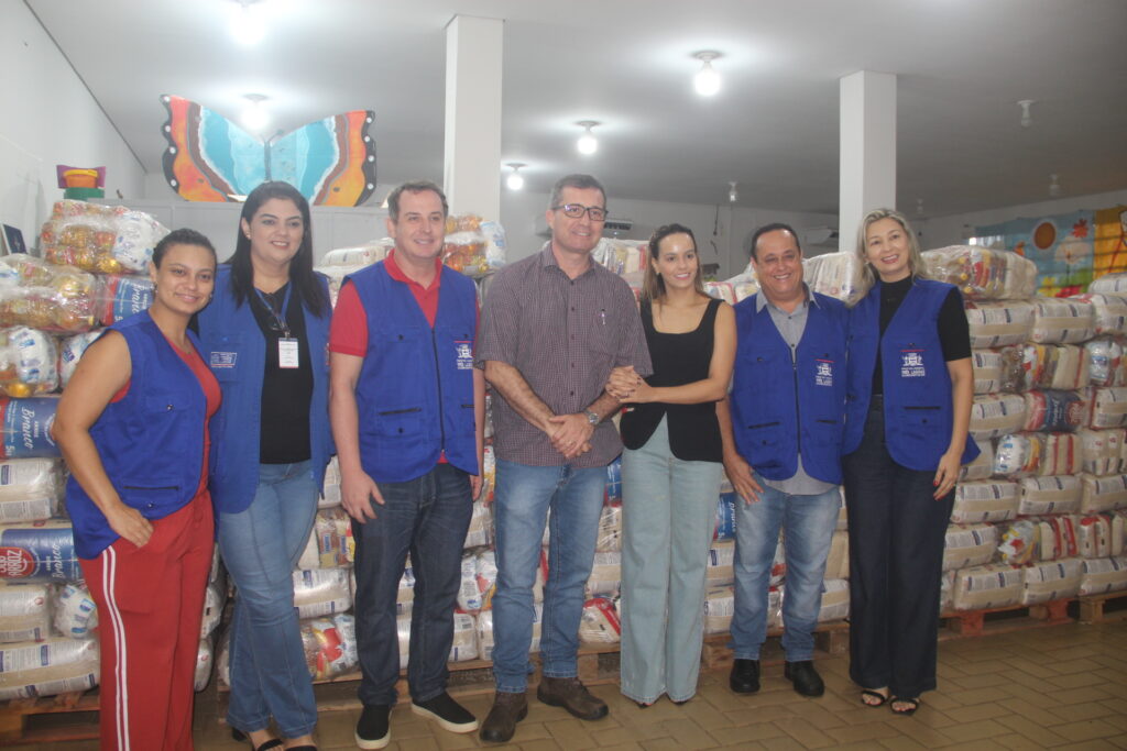 Prefeito Dr. Cassiano Maia dá continuidade às entregas de cestas básicas em Três Lagoas Prefeito Dr. Cassiano Maia dá continuidade às entregas de cestas básicas em Três Lagoas