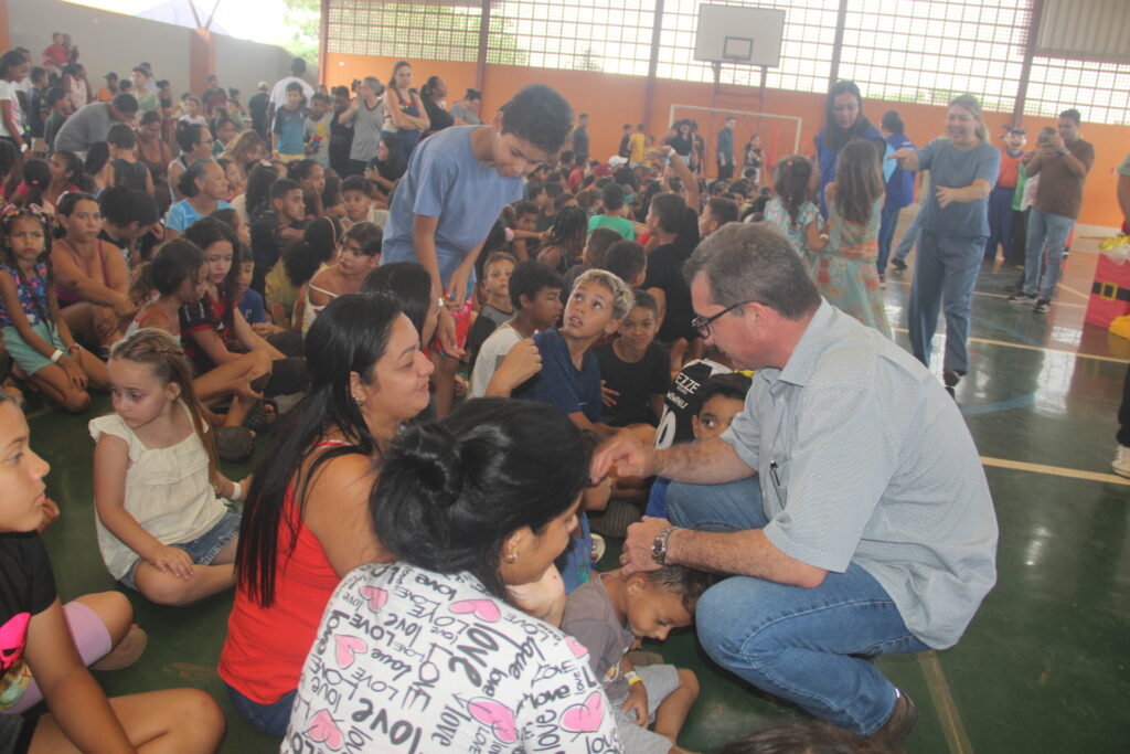 Magia, sorrisos e esperança marcam entrega de brinquedos em Três Lagoas Magia, sorrisos e esperança marcam entrega de brinquedos em Três Lagoas
