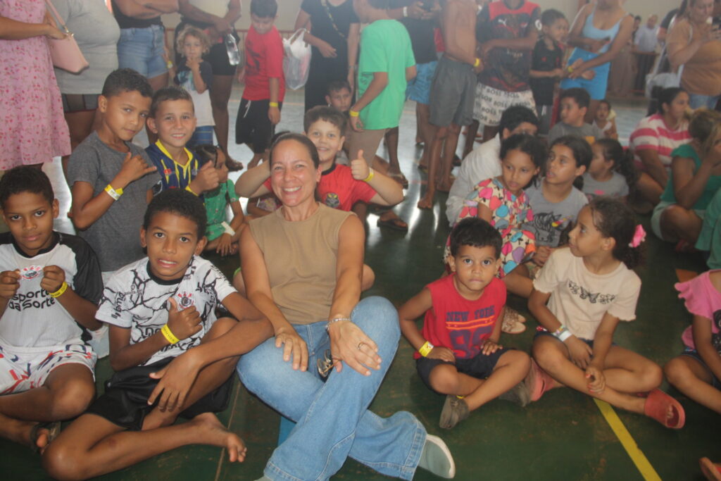 Magia, sorrisos e esperança marcam entrega de brinquedos em Três Lagoas Magia, sorrisos e esperança marcam entrega de brinquedos em Três Lagoas
