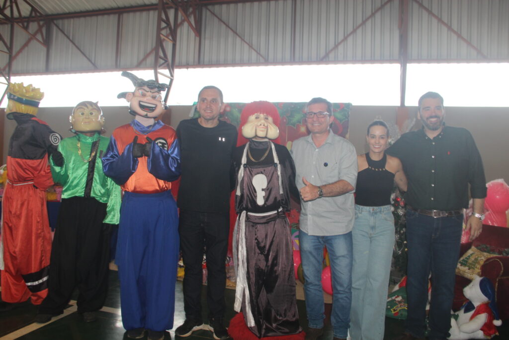 Magia, sorrisos e esperança marcam entrega de brinquedos em Três Lagoas Magia, sorrisos e esperança marcam entrega de brinquedos em Três Lagoas