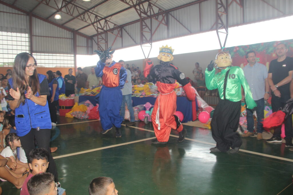 Magia, sorrisos e esperança marcam entrega de brinquedos em Três Lagoas Magia, sorrisos e esperança marcam entrega de brinquedos em Três Lagoas