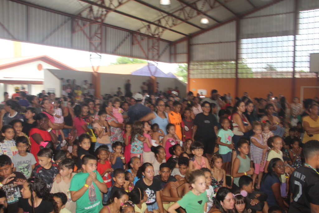 Magia, sorrisos e esperança marcam entrega de brinquedos em Três Lagoas Magia, sorrisos e esperança marcam entrega de brinquedos em Três Lagoas