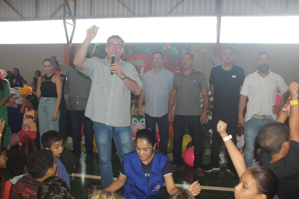 Magia, sorrisos e esperança marcam entrega de brinquedos em Três Lagoas Magia, sorrisos e esperança marcam entrega de brinquedos em Três Lagoas