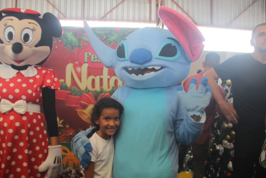 Magia, sorrisos e esperança marcam entrega de brinquedos em Três Lagoas Magia, sorrisos e esperança marcam entrega de brinquedos em Três Lagoas