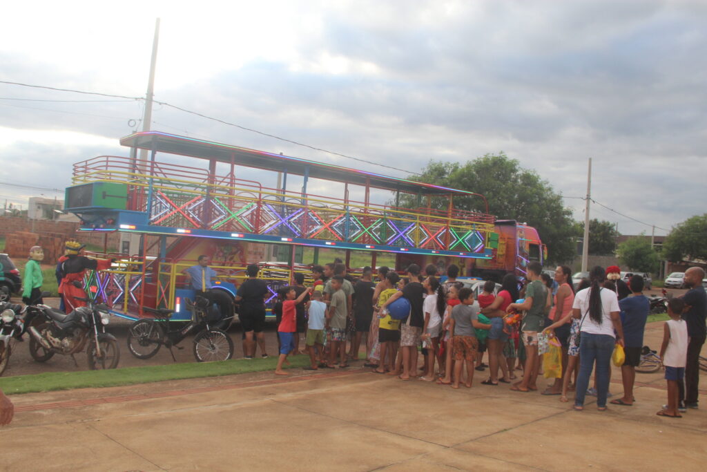 Magia, sorrisos e esperança marcam entrega de brinquedos em Três Lagoas Magia, sorrisos e esperança marcam entrega de brinquedos em Três Lagoas