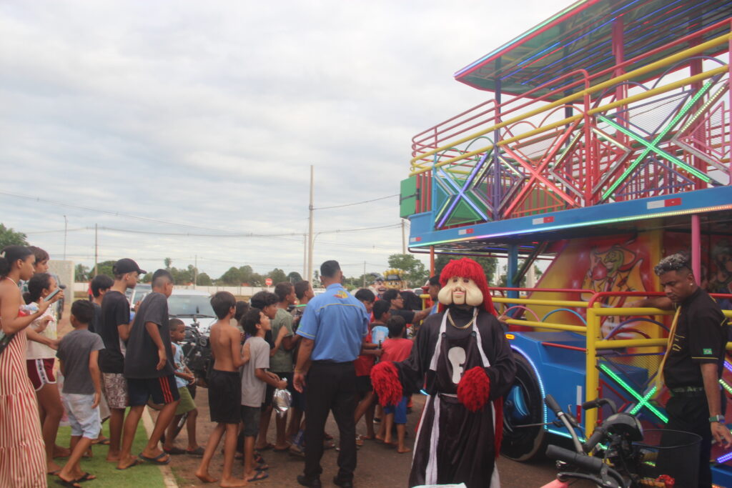 Magia, sorrisos e esperança marcam entrega de brinquedos em Três Lagoas Magia, sorrisos e esperança marcam entrega de brinquedos em Três Lagoas