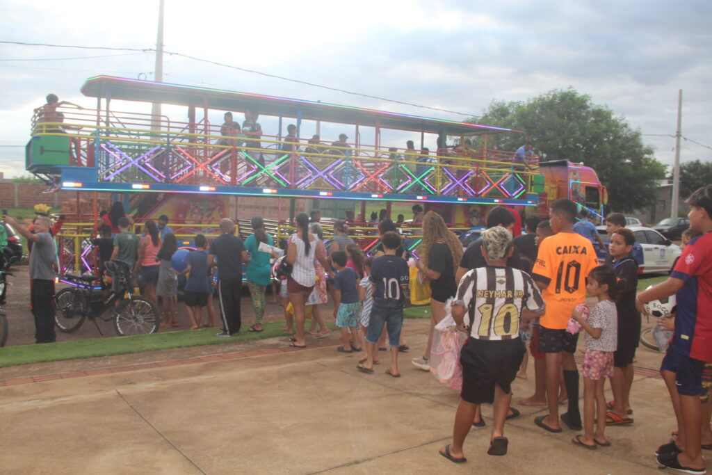 Magia, sorrisos e esperança marcam entrega de brinquedos em Três Lagoas Magia, sorrisos e esperança marcam entrega de brinquedos em Três Lagoas