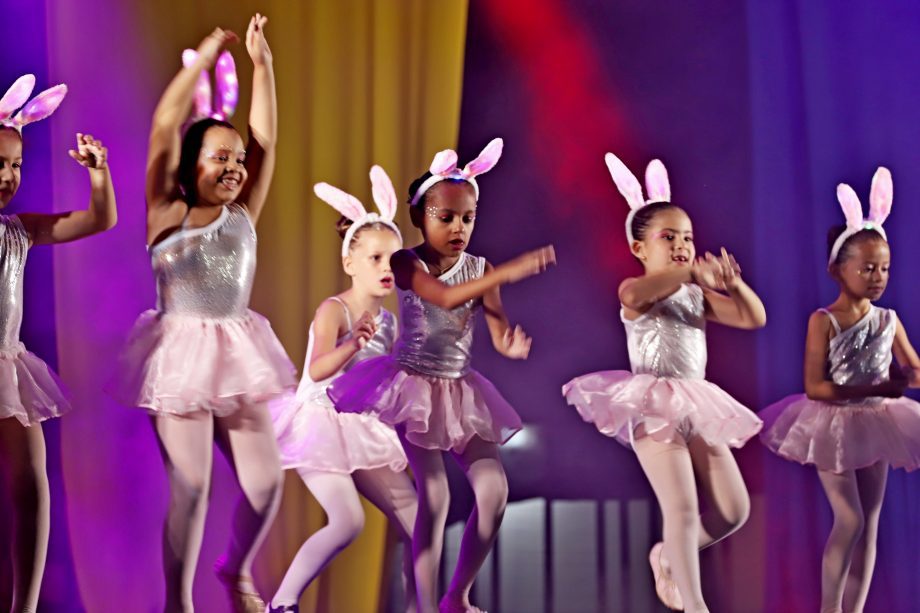 Espetáculo “Circus” encanta público e reúne mais de 300 bailarinas no Natal Encantado 2025 de Três Lagoas