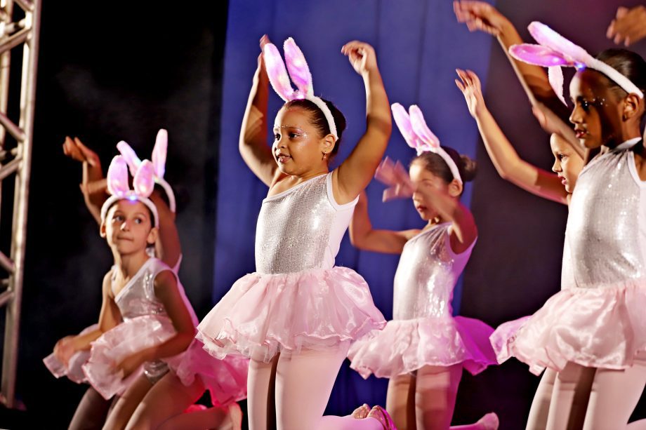 Espetáculo “Circus” encanta público e reúne mais de 300 bailarinas no Natal Encantado 2025 de Três Lagoas