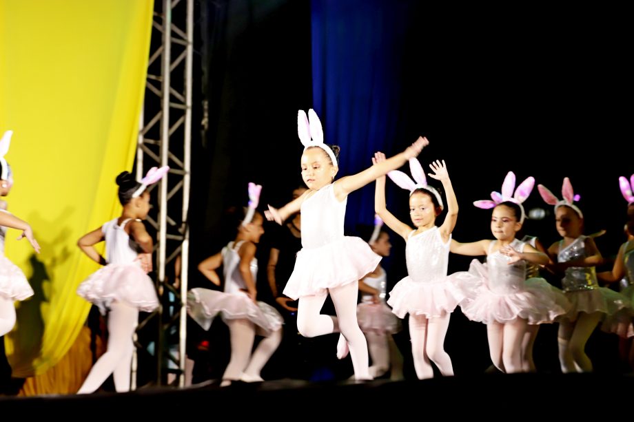 Espetáculo “Circus” encanta público e reúne mais de 300 bailarinas no Natal Encantado 2025 de Três Lagoas