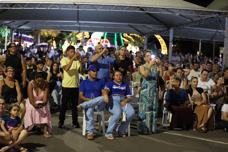 Espetáculo “Circus” encanta público e reúne mais de 300 bailarinas no Natal Encantado 2025 de Três Lagoas