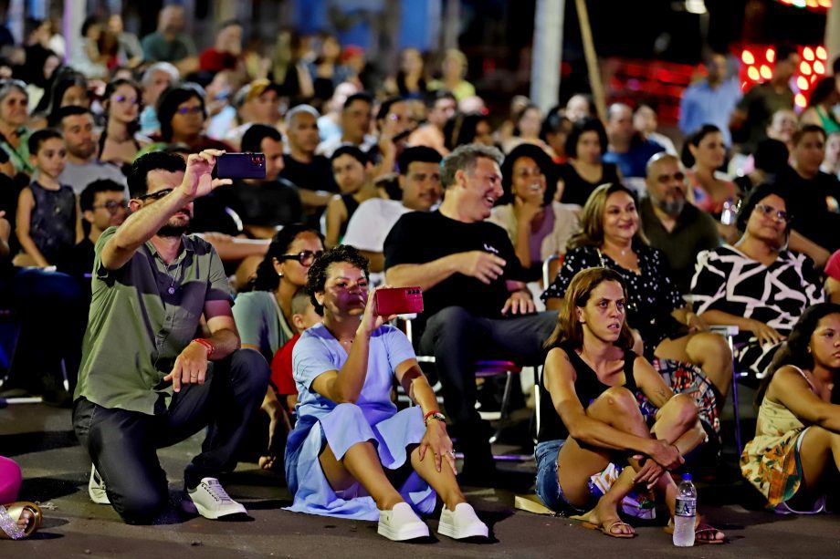 Espetáculo “Circus” encanta público e reúne mais de 300 bailarinas no Natal Encantado 2025 de Três Lagoas