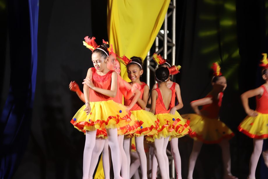 Espetáculo “Circus” encanta público e reúne mais de 300 bailarinas no Natal Encantado 2025 de Três Lagoas