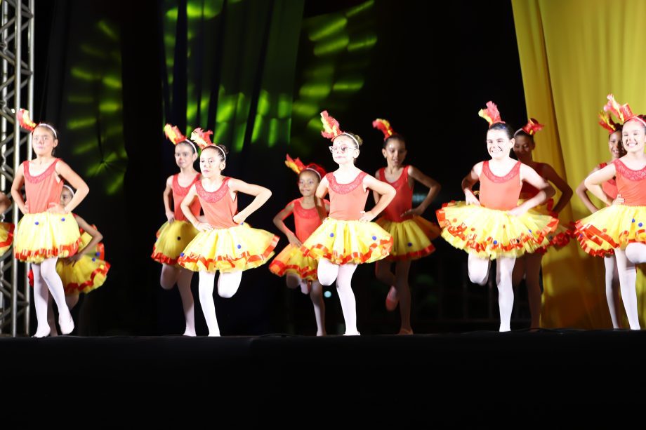 Espetáculo “Circus” encanta público e reúne mais de 300 bailarinas no Natal Encantado 2025 de Três Lagoas