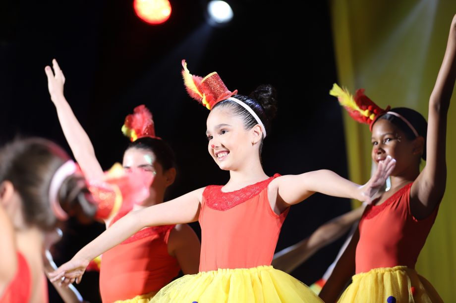 Espetáculo “Circus” encanta público e reúne mais de 300 bailarinas no Natal Encantado 2025 de Três Lagoas